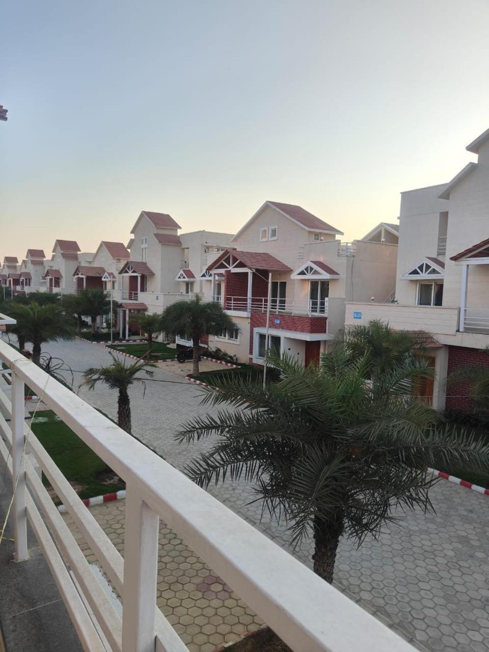 Villa In Vrindavan, Hare Krishna M المظهر الخارجي الصورة
