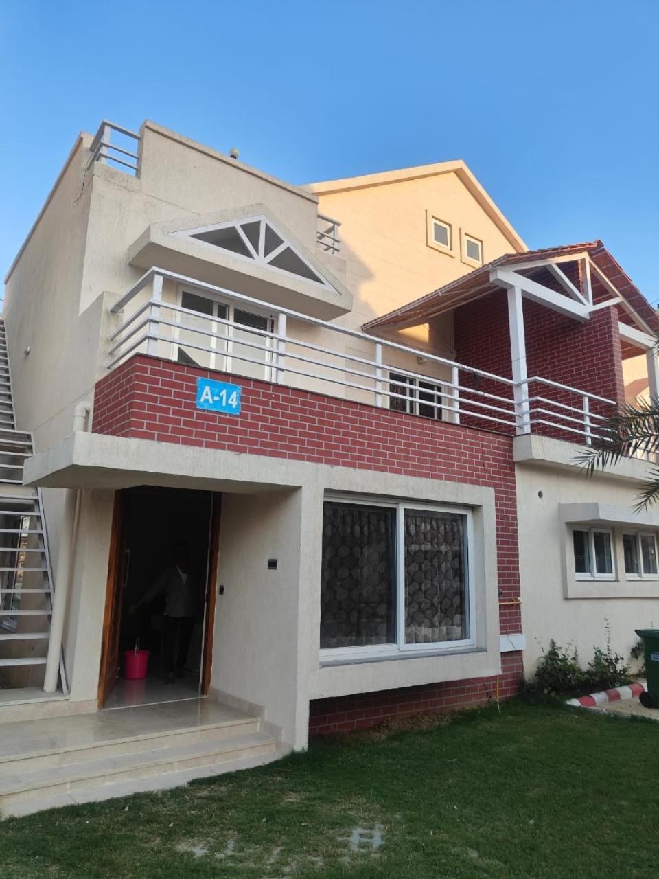 Villa In Vrindavan, Hare Krishna M المظهر الخارجي الصورة