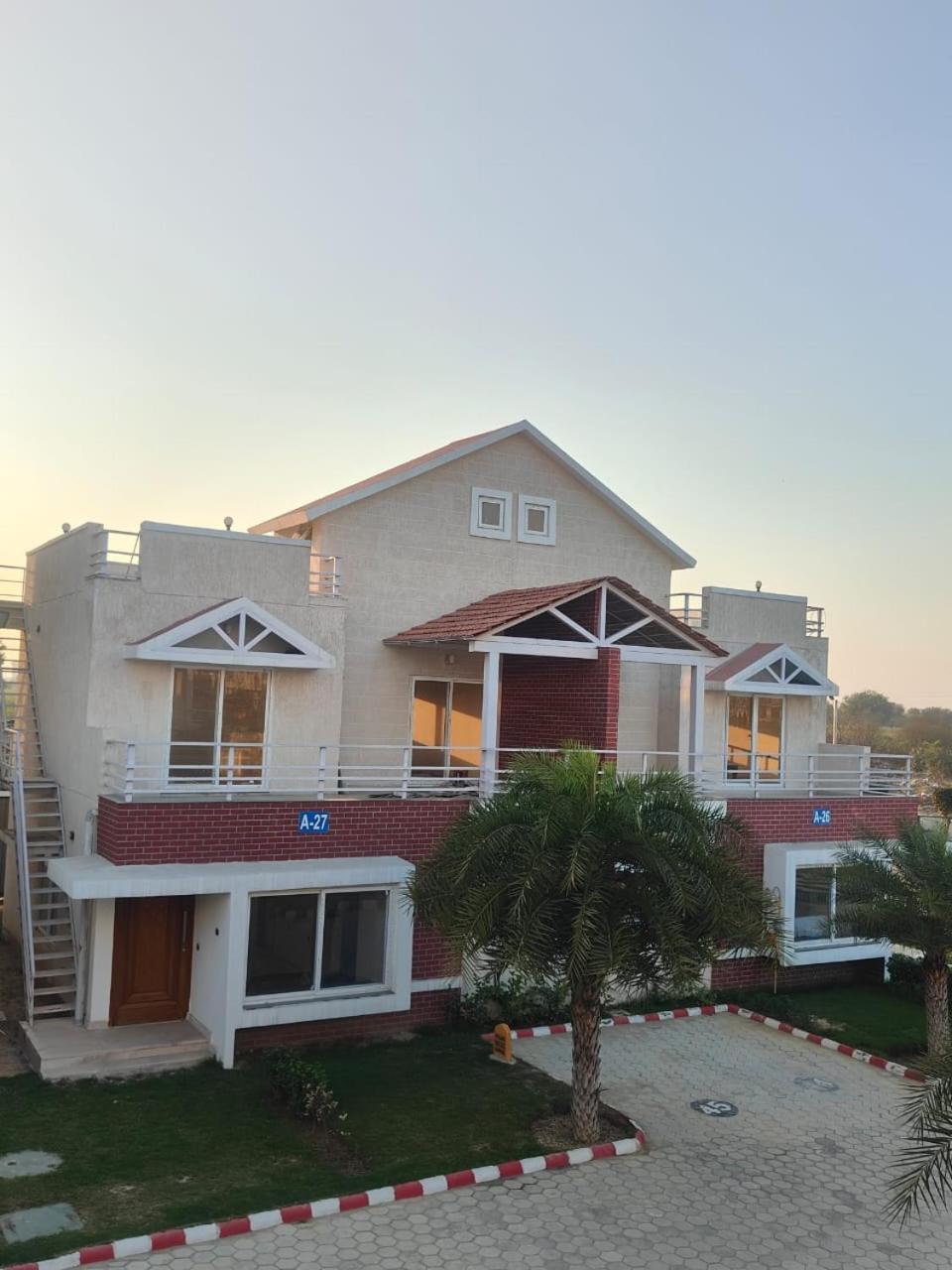 Villa In Vrindavan, Hare Krishna M المظهر الخارجي الصورة