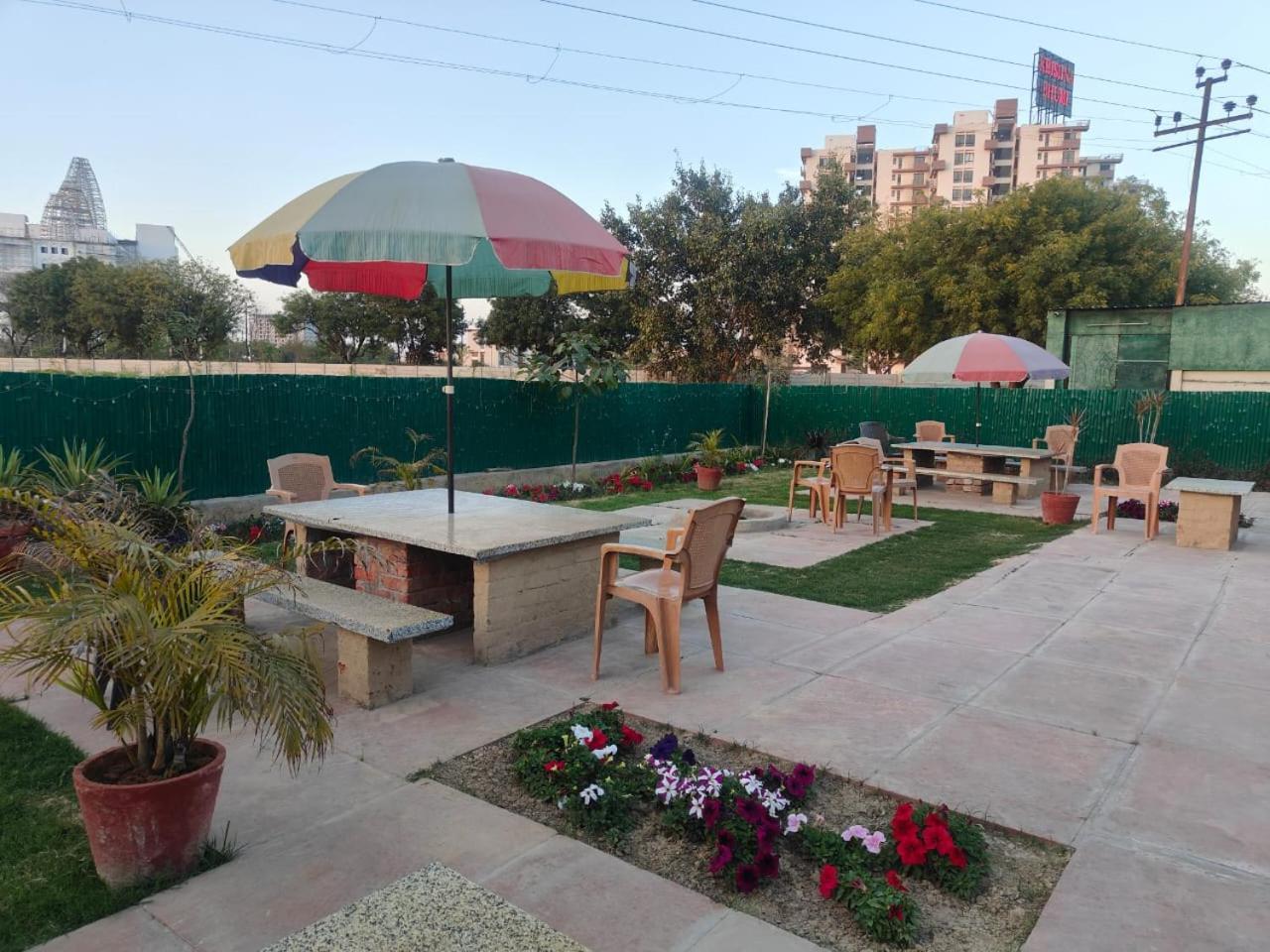 Villa In Vrindavan, Hare Krishna M المظهر الخارجي الصورة
